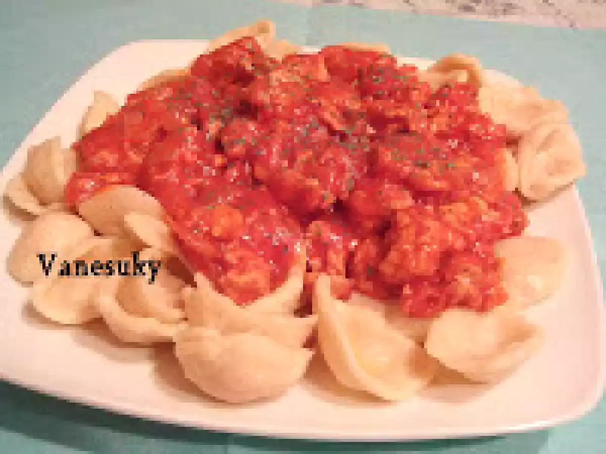 Orecchiette caseros a la boloñesa