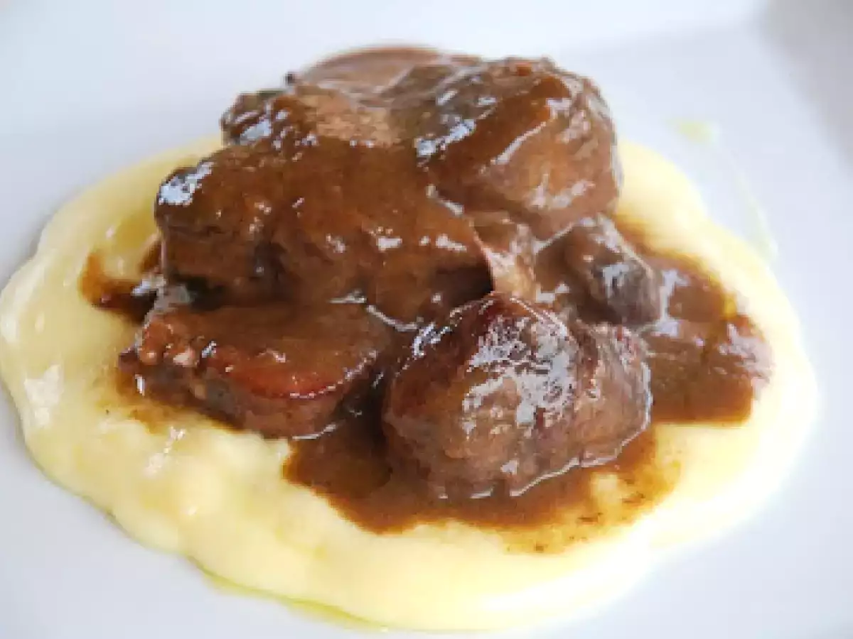 Ossobuco estofado con polenta