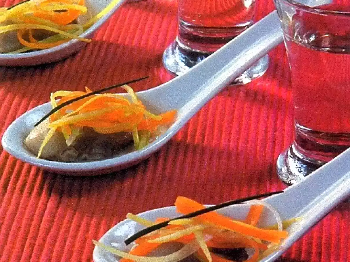 Ostras al vapor con juliana de verduras