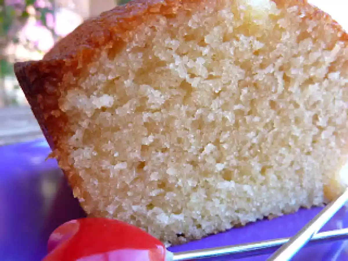 Otro bizcocho de yogurt: con almendras y limón.