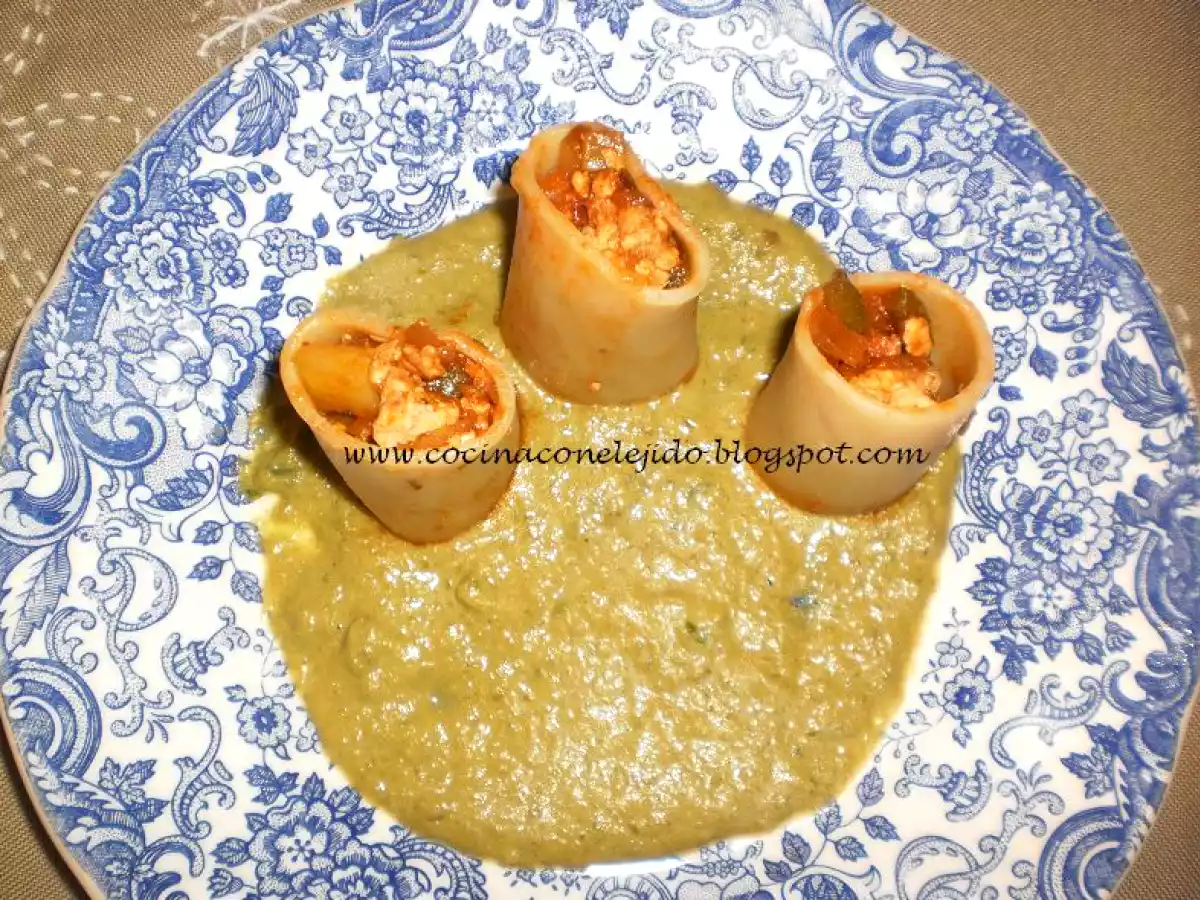 PACCHERI RELLENOS EN SALSA DE PIMIENTOS