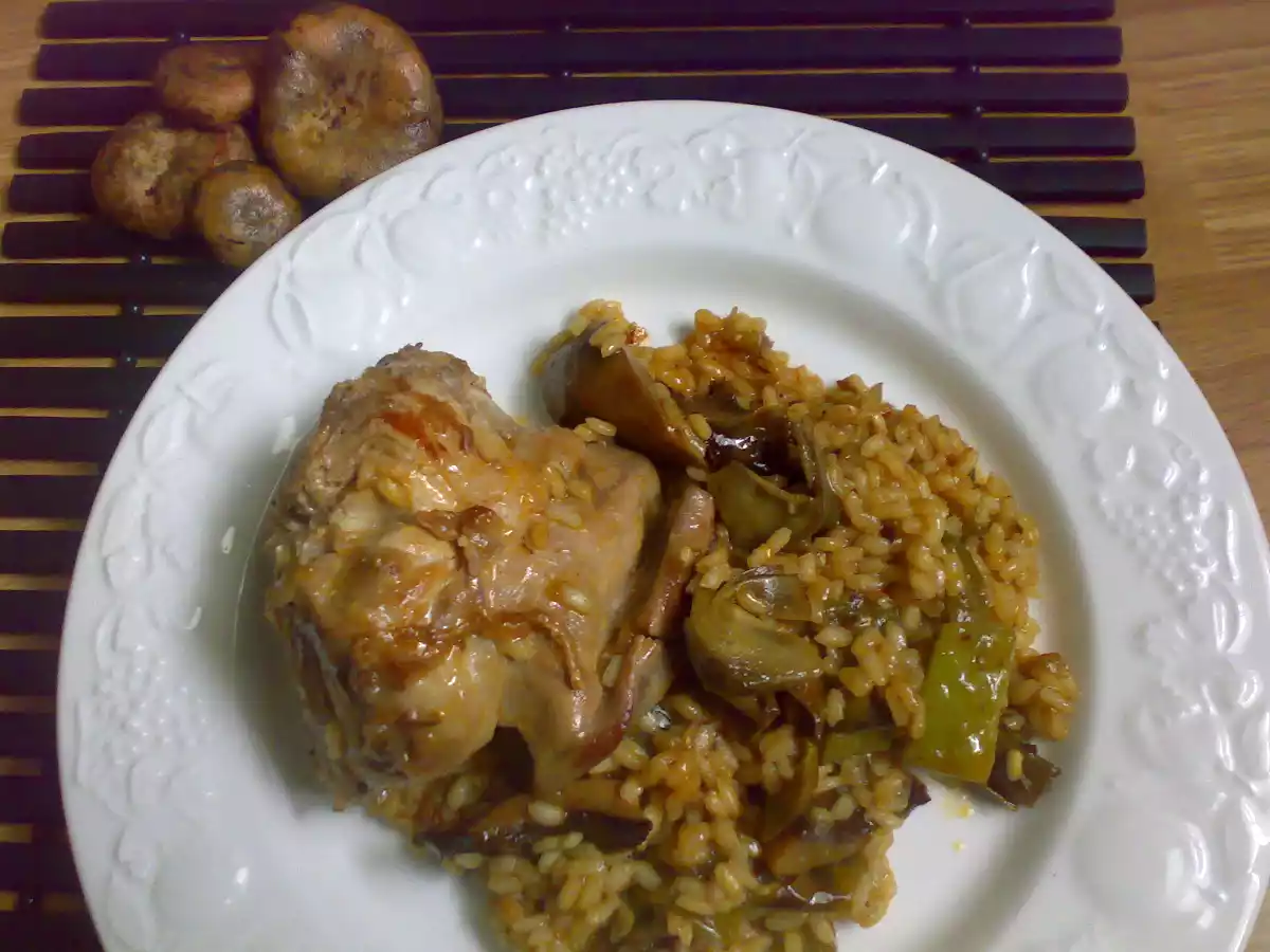 Paella de conejo y rovellones