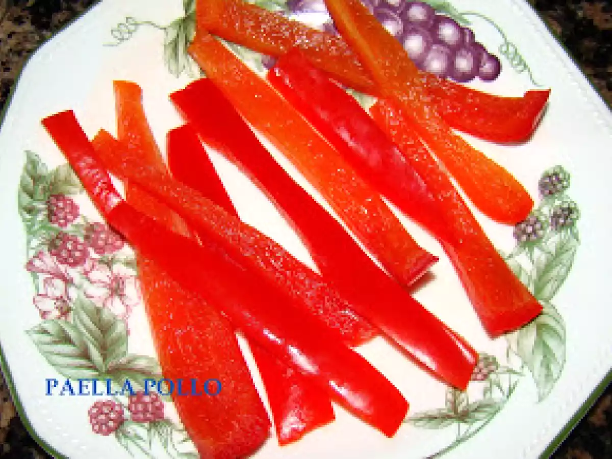 Paella de Pollo y VeRduRas / PAELLA with CHICKEN AND VEGETABLE - foto 2