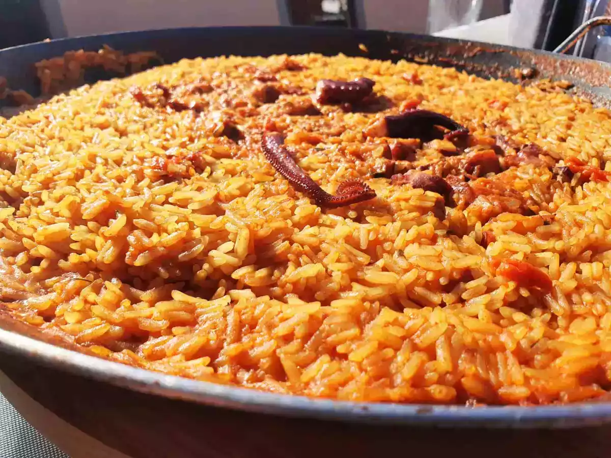Paella de pulpo y sobrasada sin gluten