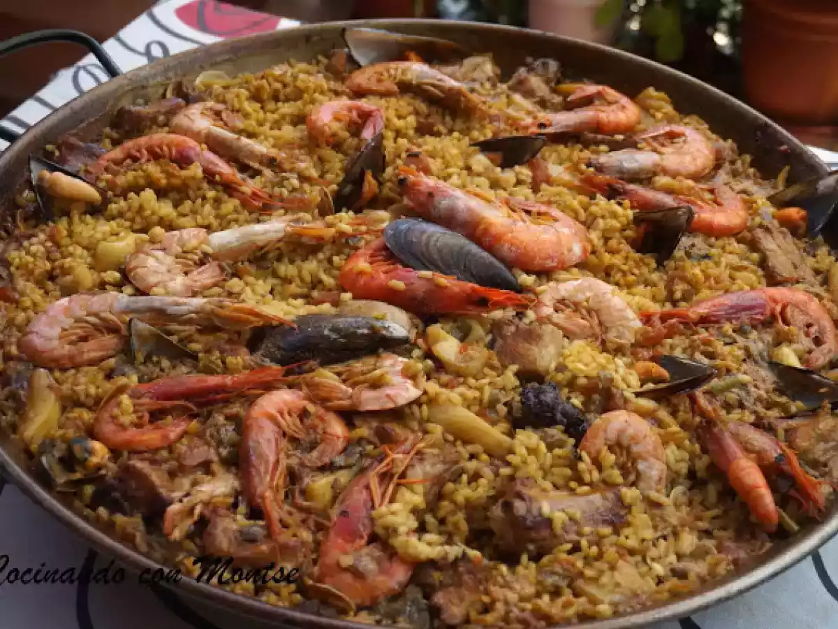 Paella mixta de carne y marisco