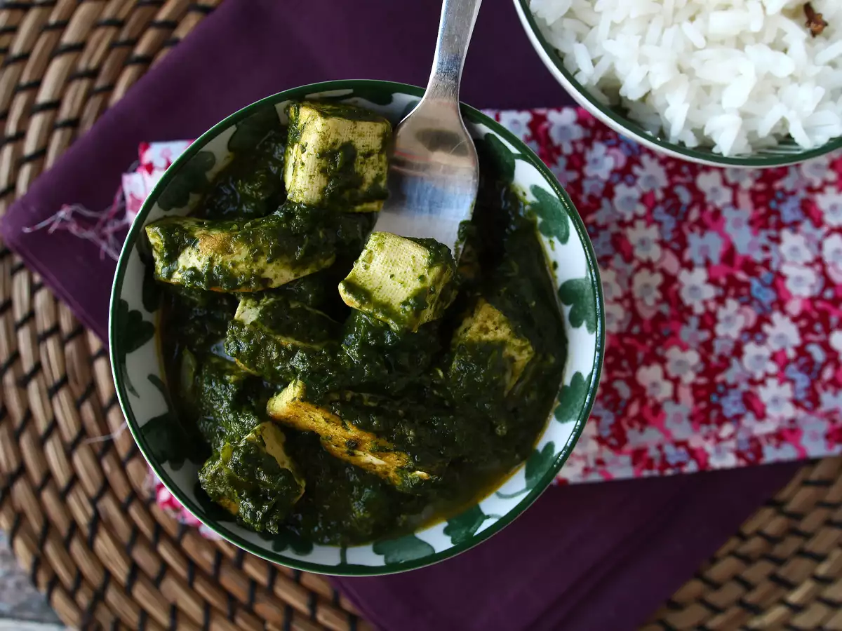 Palak tofu: curry indio con espinacas y tofu