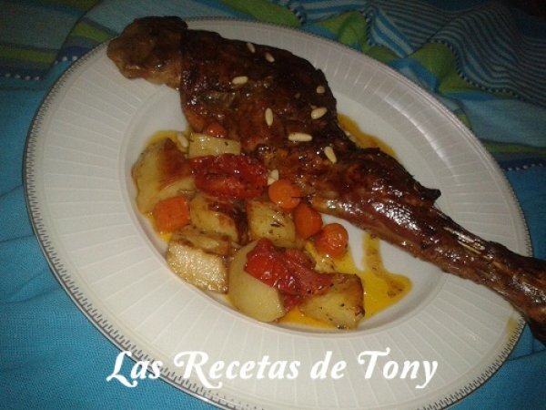 Paletilla de cordero al horno con verduras asadas - Receta Petitchef