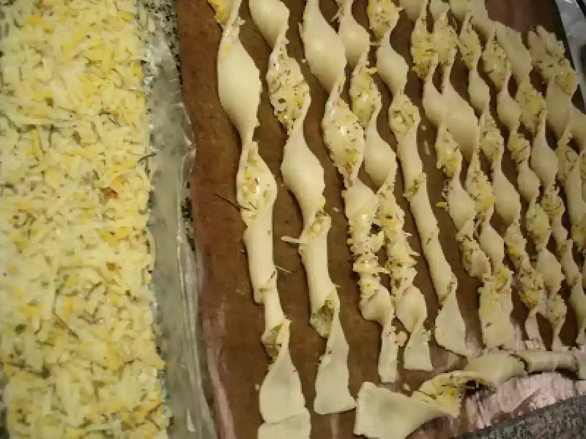 Palitos de hojaldre, hierbas y queso - foto 3