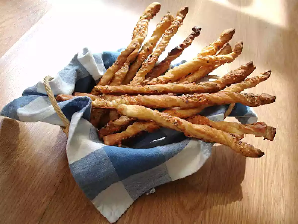 Palitos de hojaldre, hierbas y queso - foto 4