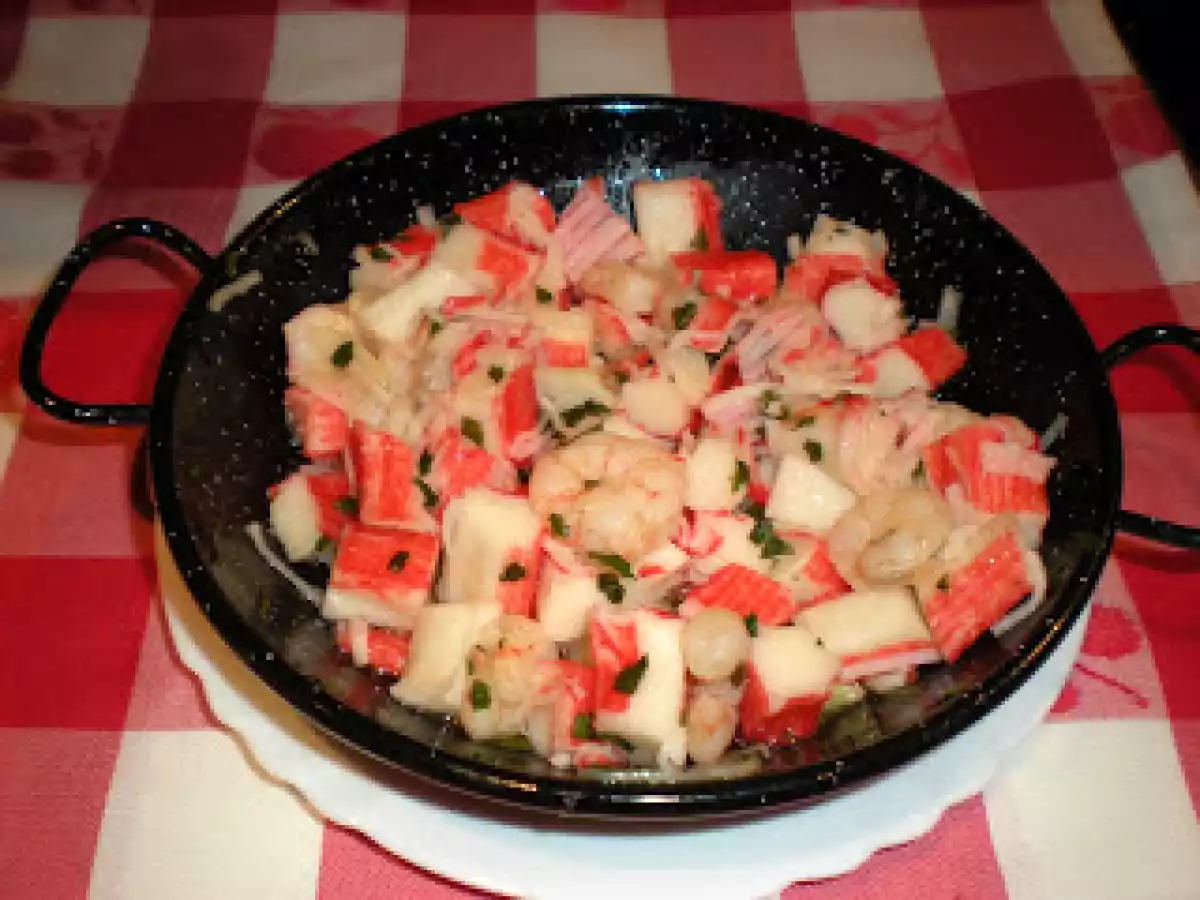 Palitos de mar al ajillo con gambas