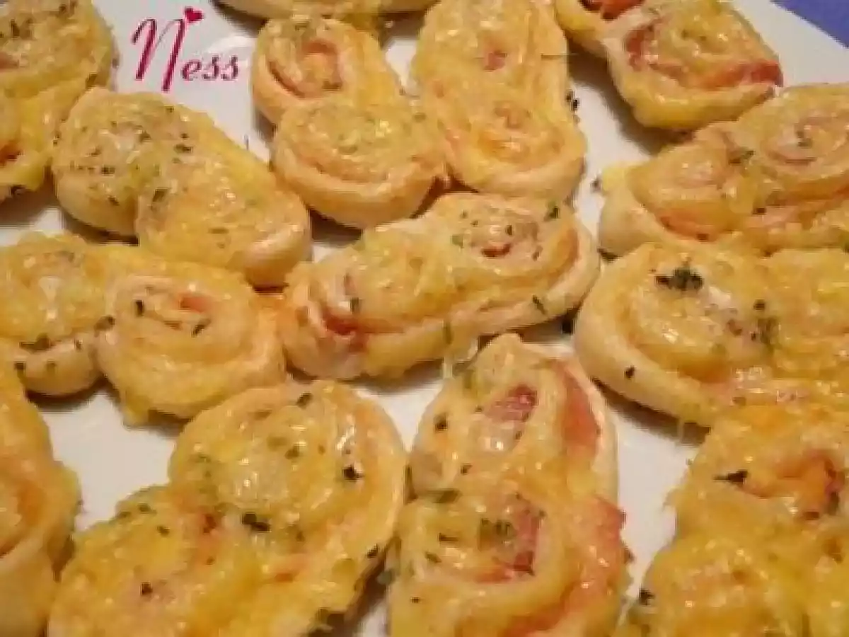 Palmeritas de hojaldre con jamón y queso