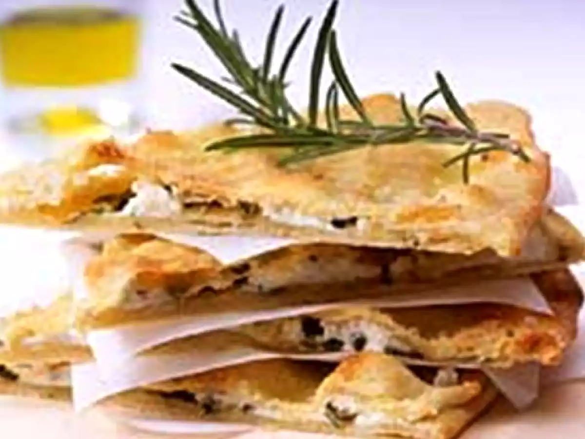 Pan ácimo italiano con queso y hierbas