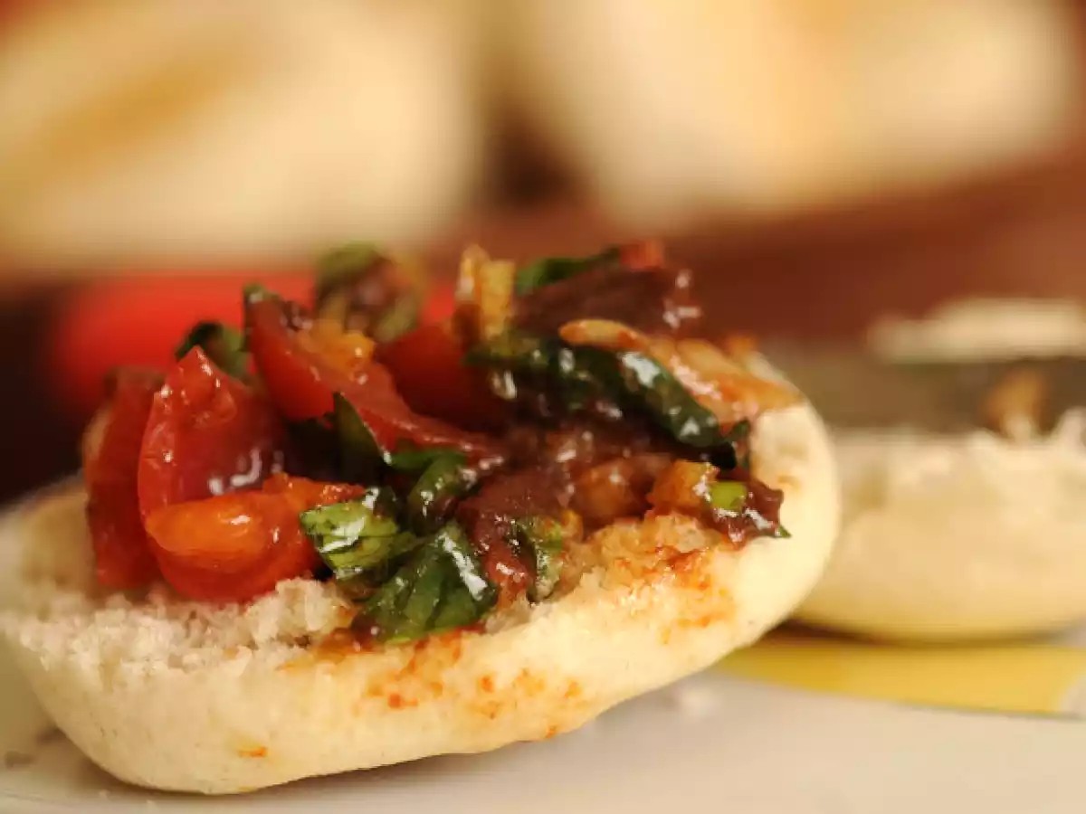 Pan Amasado Chileno con Pebre