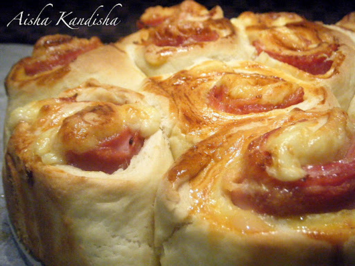 Pan brioche relleno de bacon, jamón y queso. Receta Petitchef