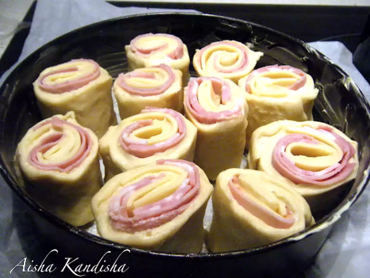 Pan brioche relleno de bacon, jamón y queso. - foto 3