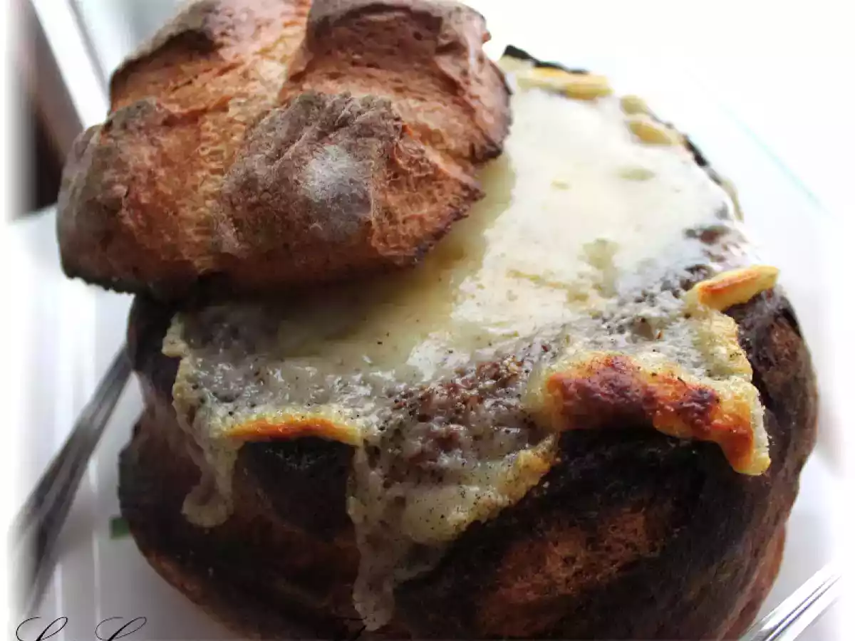 Pan con sorpresa, sopa de cebolla