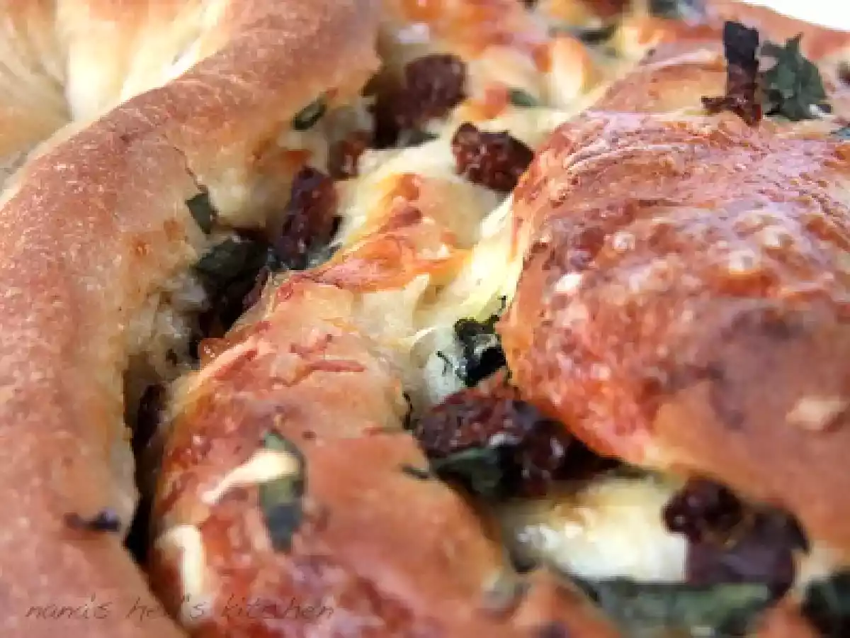 Pan con tomate, queso y albahaca - foto 2