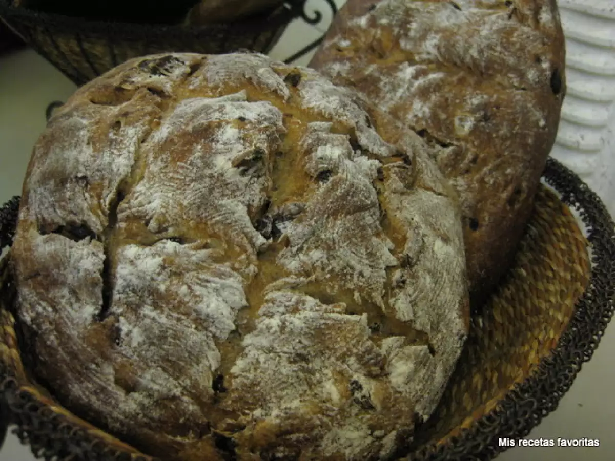 Pan con vino tinto, longan y nueces
