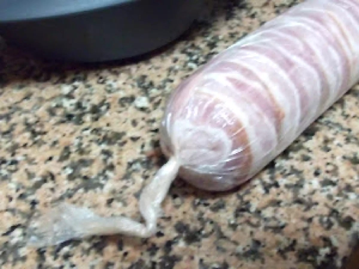 Pan de carne al vapor con verduras y salsa de champiñones