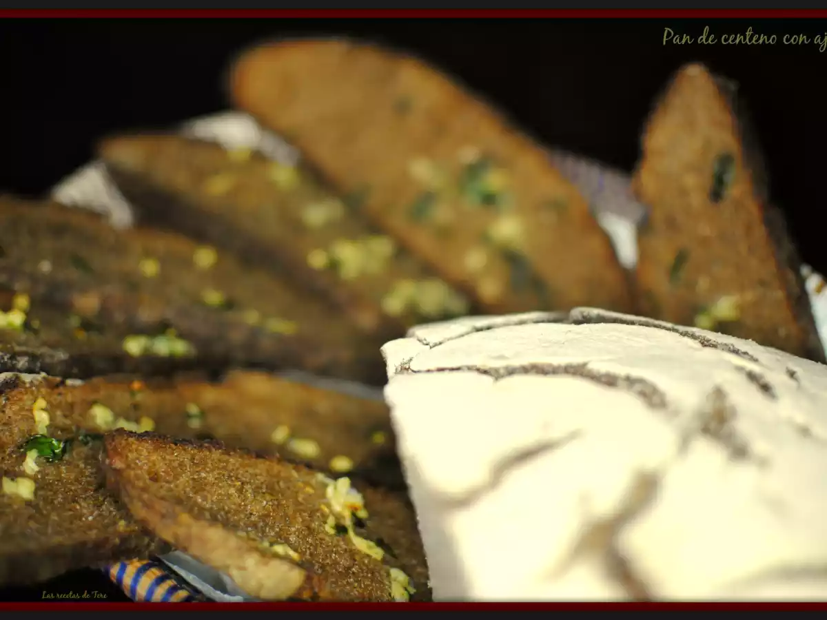 Pan de centeno con ajo. - foto 2