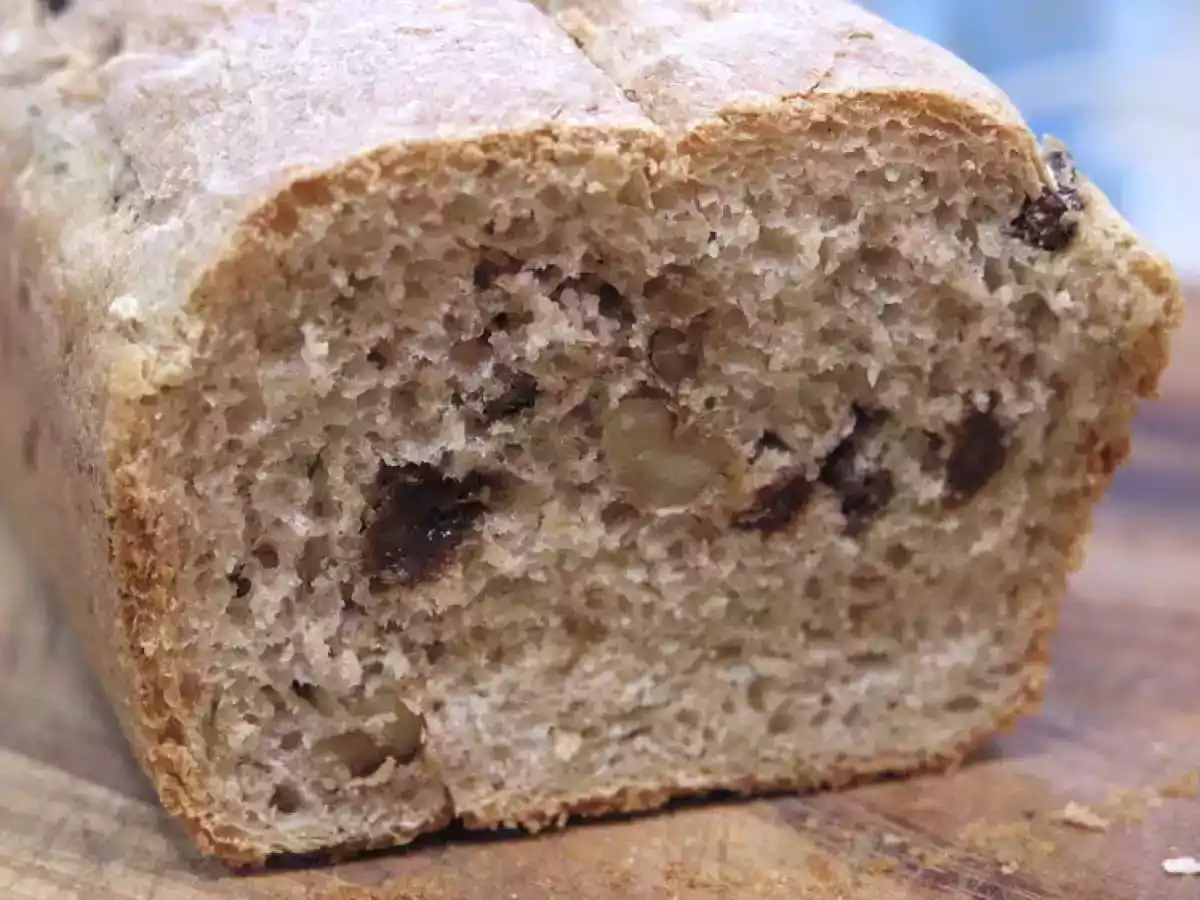 Pan de centeno integral con pasas y nueces