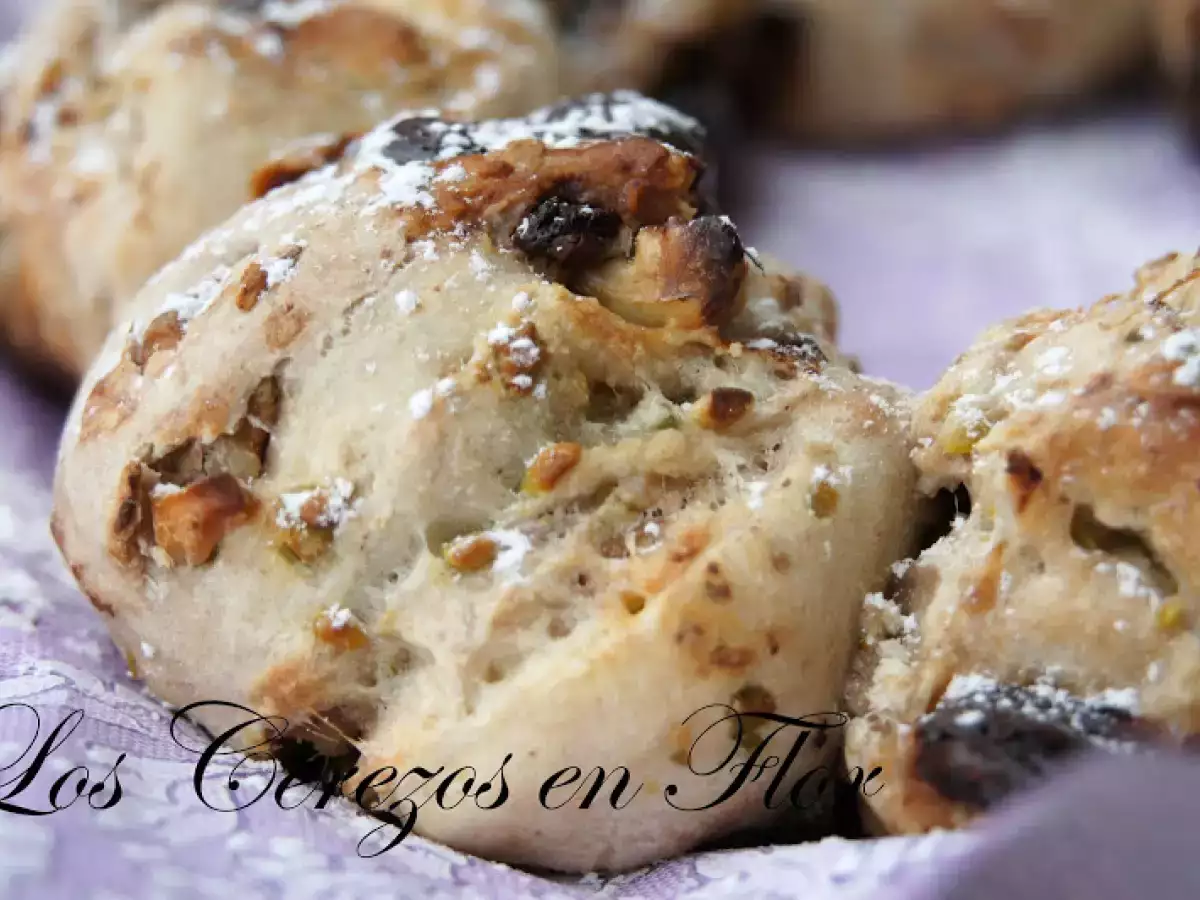 Pan de Chocolate, pistachos, nueces y canela y Al Olor del Pan