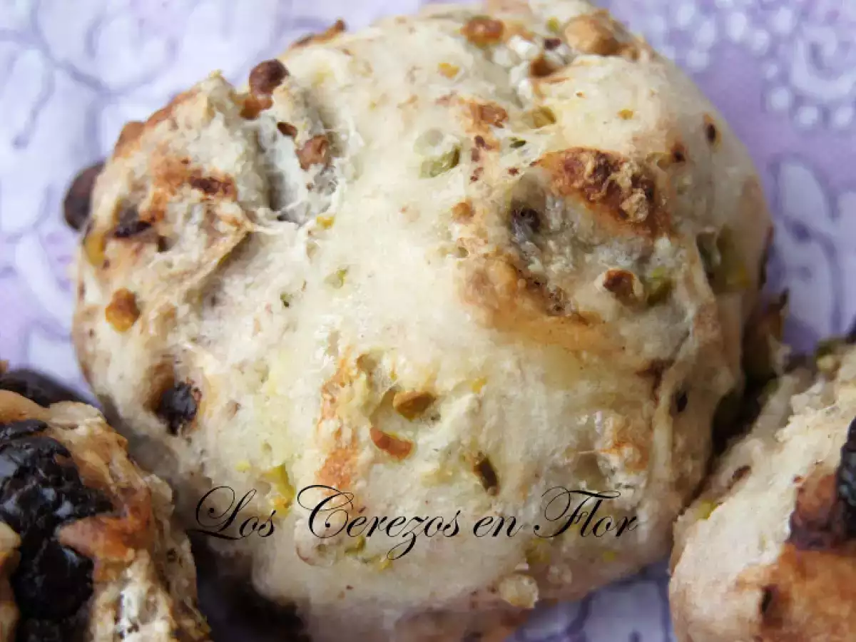 Pan de Chocolate, pistachos, nueces y canela y Al Olor del Pan - foto 2
