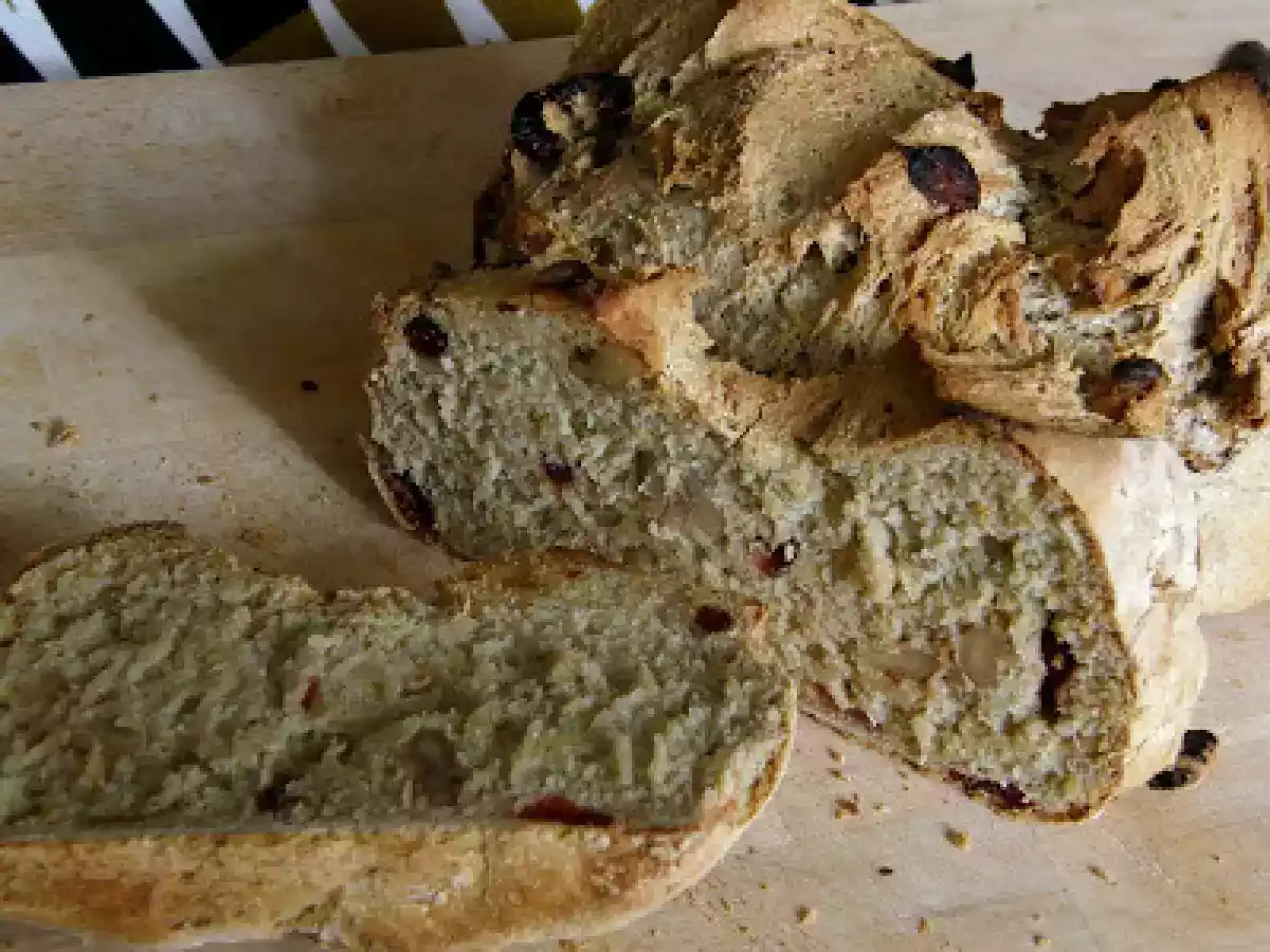 Pan de maíz con nueces y arándanos.