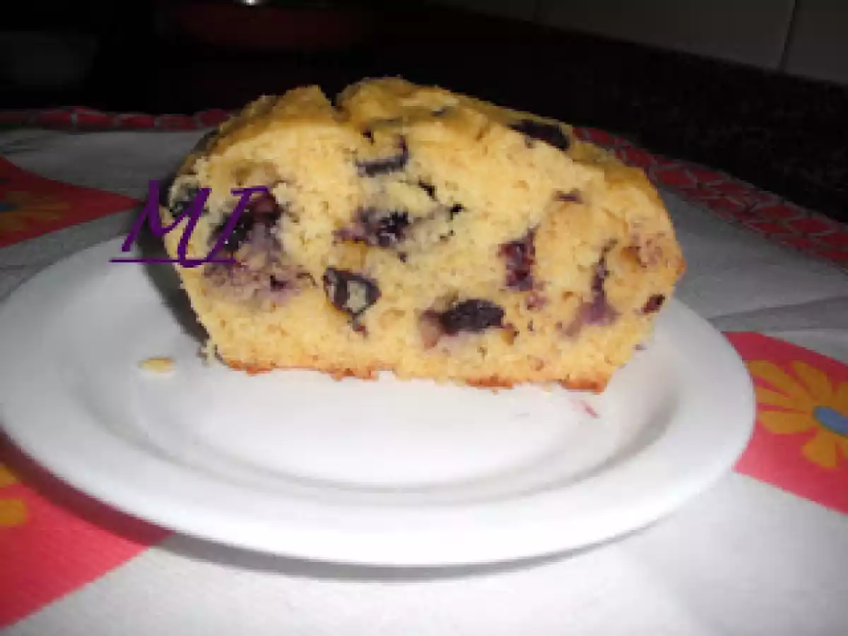 Pan de maíz y moras azules