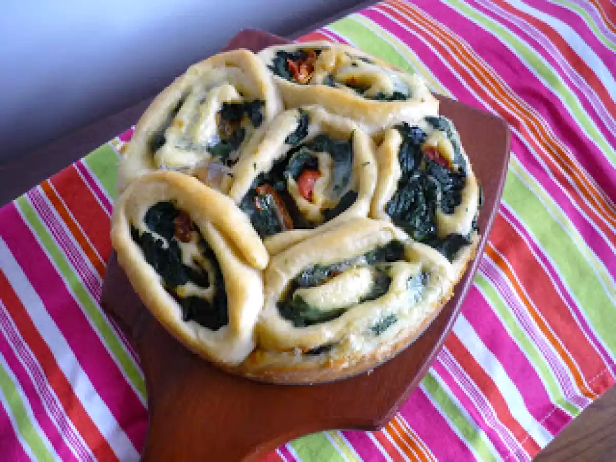 Pan de Masa Brioche relleno de Espinaca - Queso Brie y Tomate Seco