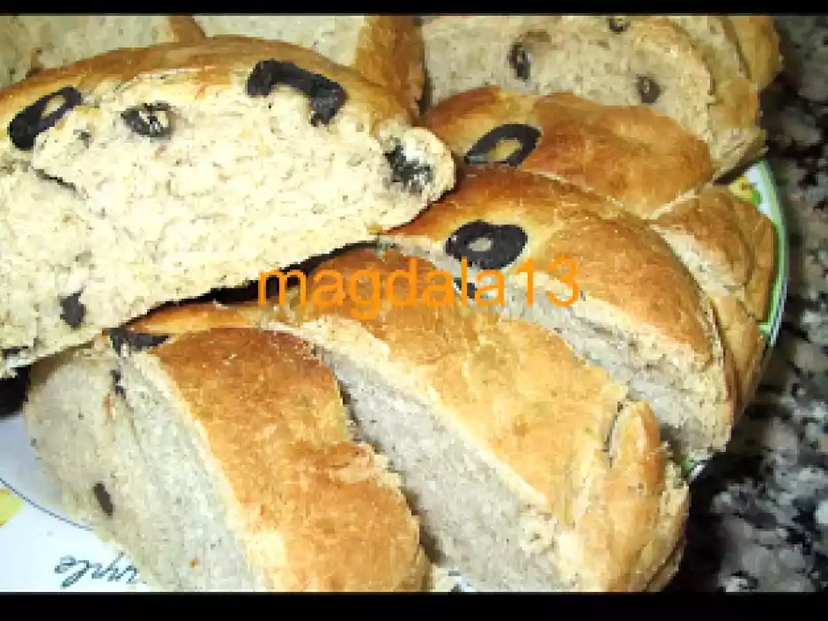Pan de oregano y aceitunas. - foto 2