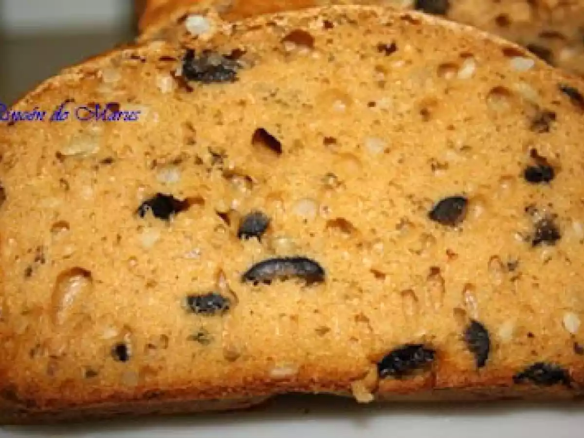 PAN DE TOMATE, QUESO Y ACEITUNAS NEGRAS - foto 2