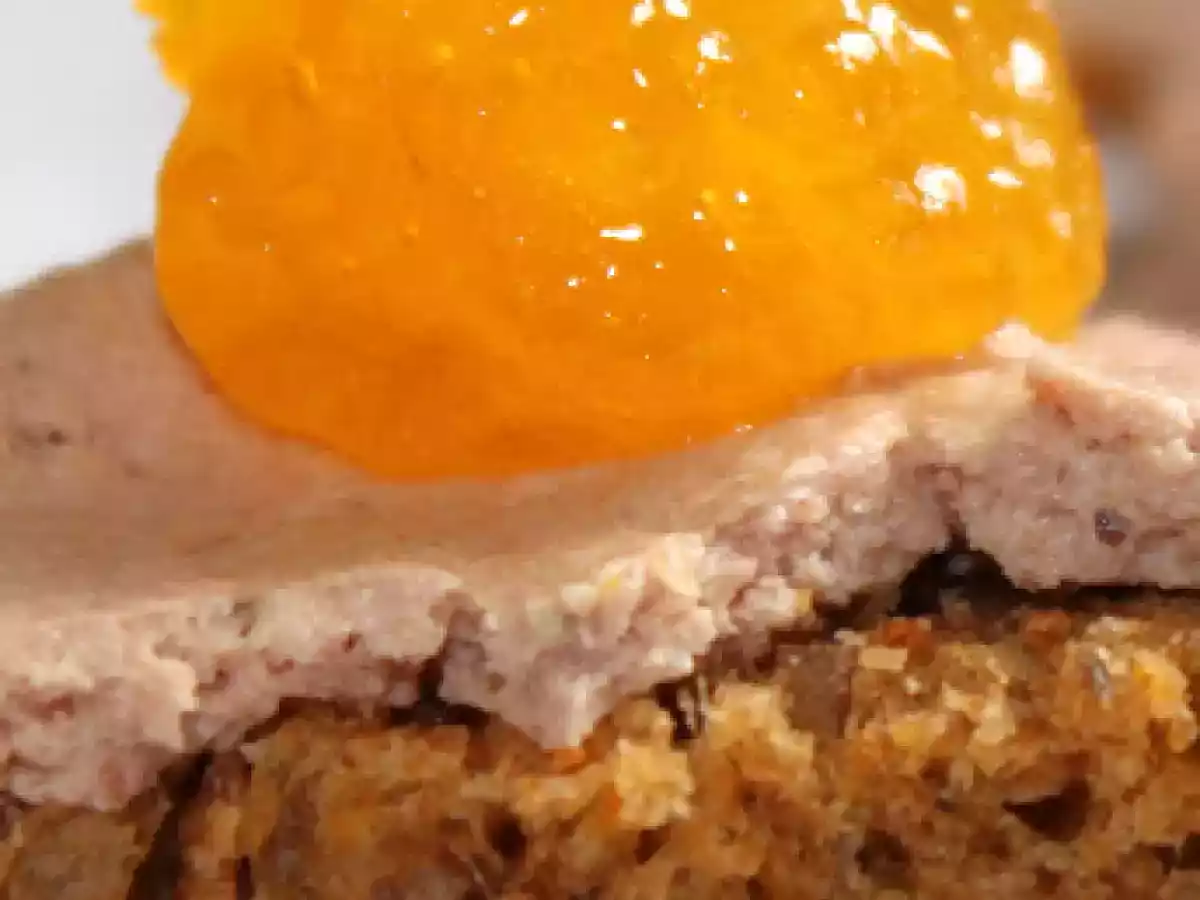 Pan de tomates, nueces y orégano