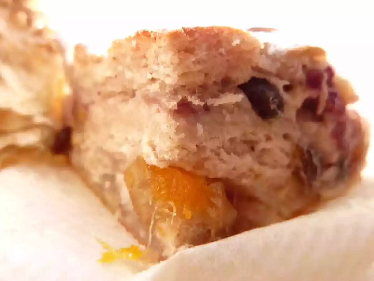 Pan dulce de frutas confitadas, para un desayuno navideño.