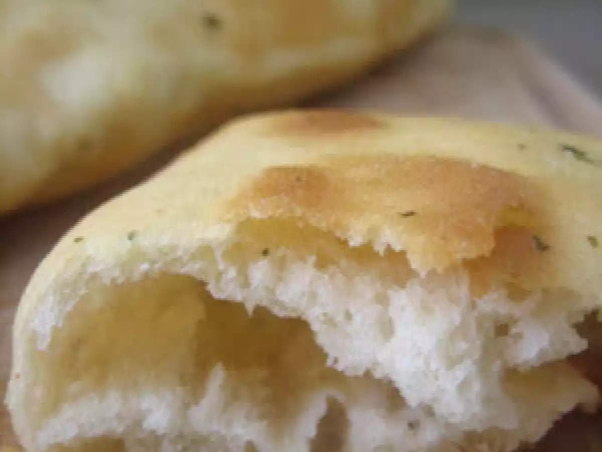 Pan naan con yogur y ajo