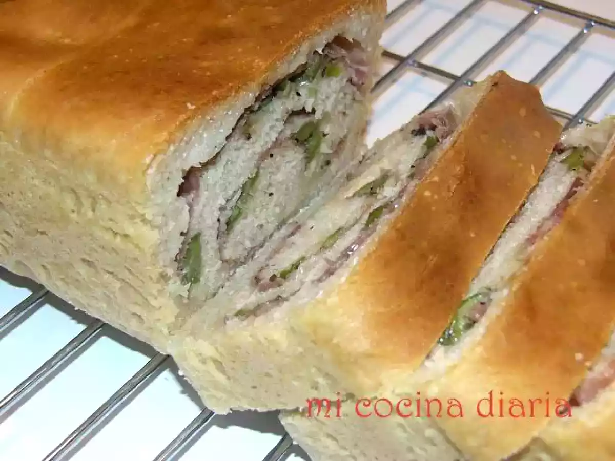 Pan relleno de jamón, olivas y queso - foto 3