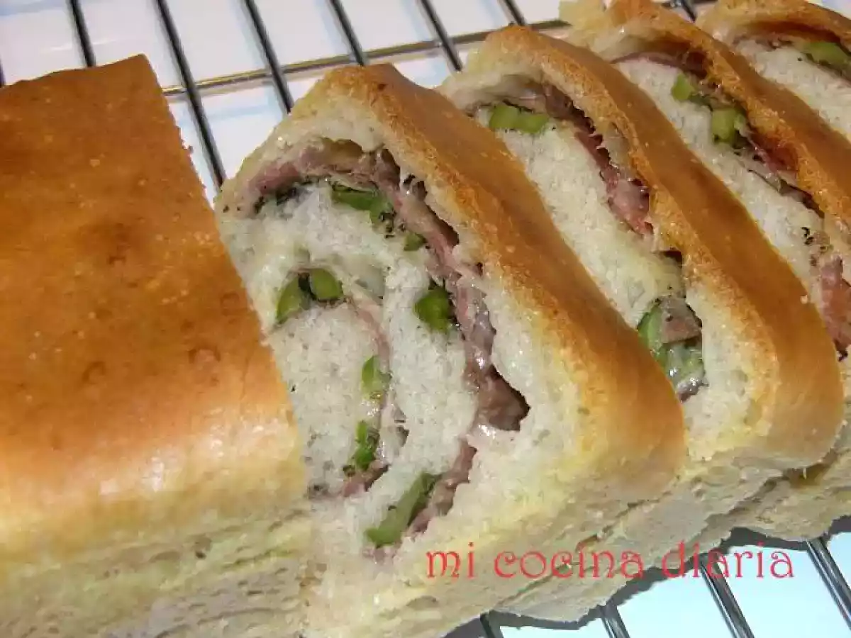 Pan relleno de jamón, olivas y queso - foto 4