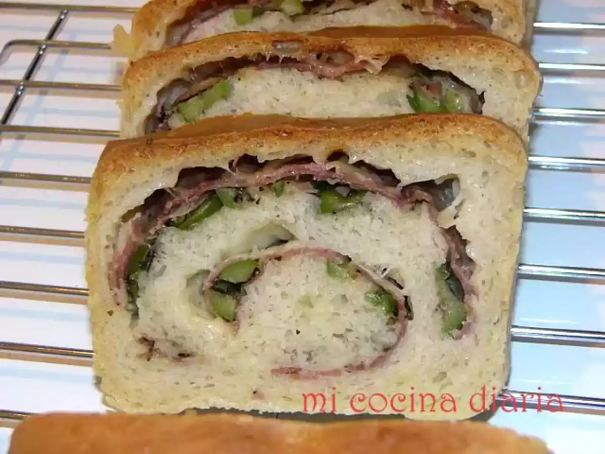 Pan relleno de jamón, olivas y queso - foto 5