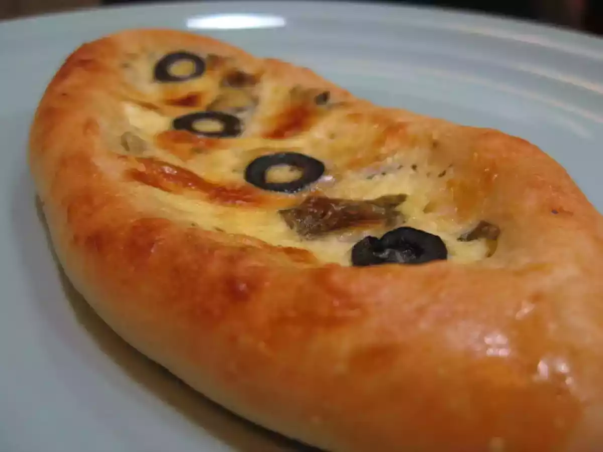 Pan turco Pide con queso y espinaca - foto 3