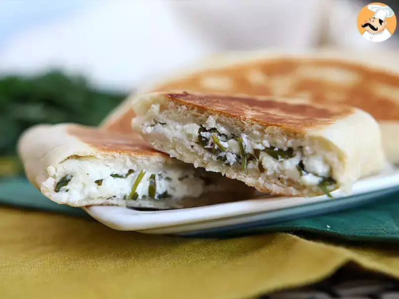 Pan turco relleno de queso feta, limón y perejil - Gözleme - foto 3