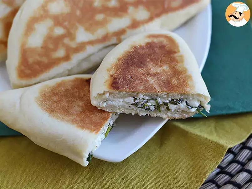 Pan turco relleno de queso feta, limón y perejil - Gözleme - foto 5