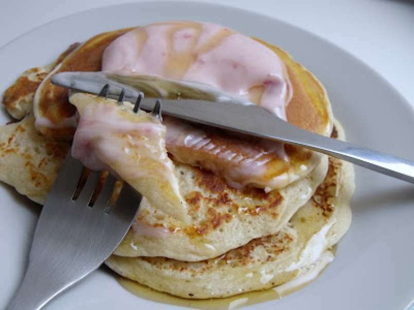 Pancakes con yogurt de fresa y miel - foto 2