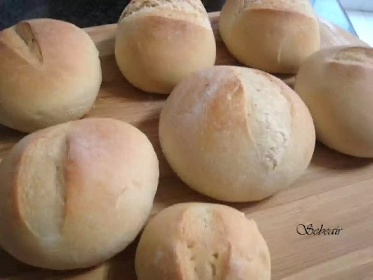Panecillos blancos crujientes (panificadora y horno)