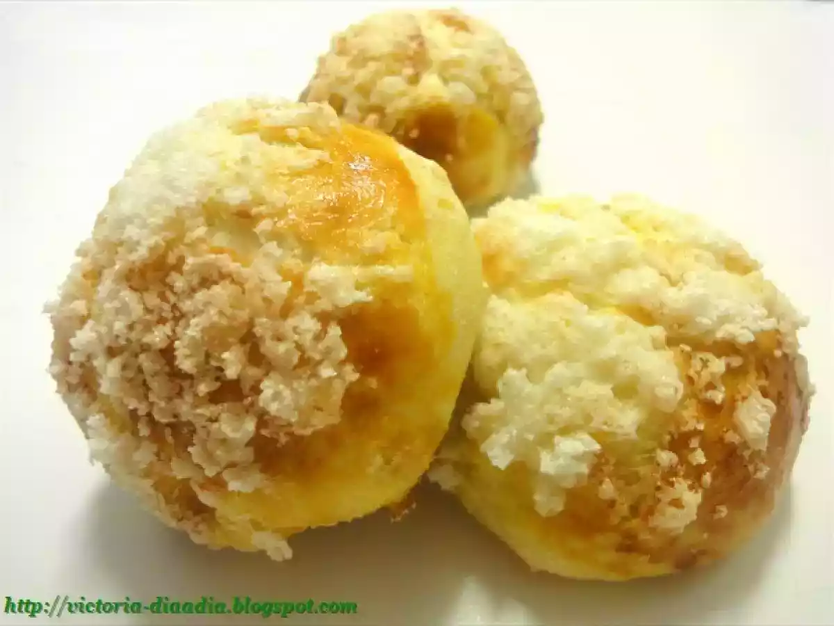 Panecillos brioches con agua de azahar