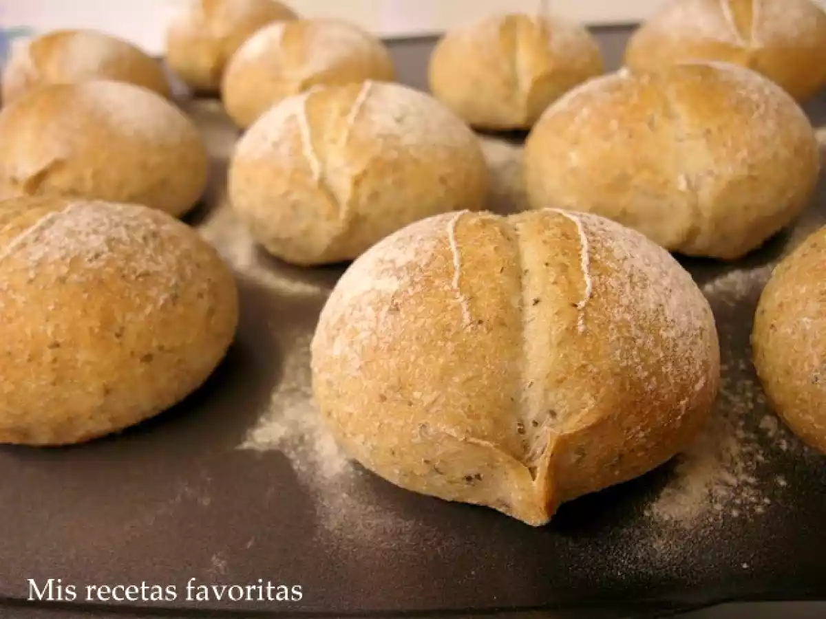 Panecillos integrales aromáticos (con masa madre)