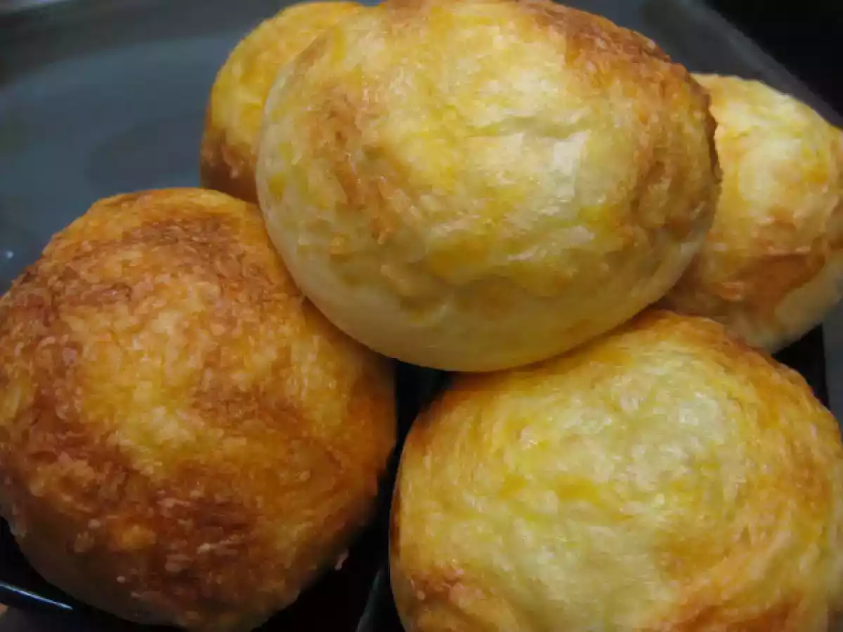 Panecillos rellenos de queso y Feliz Año