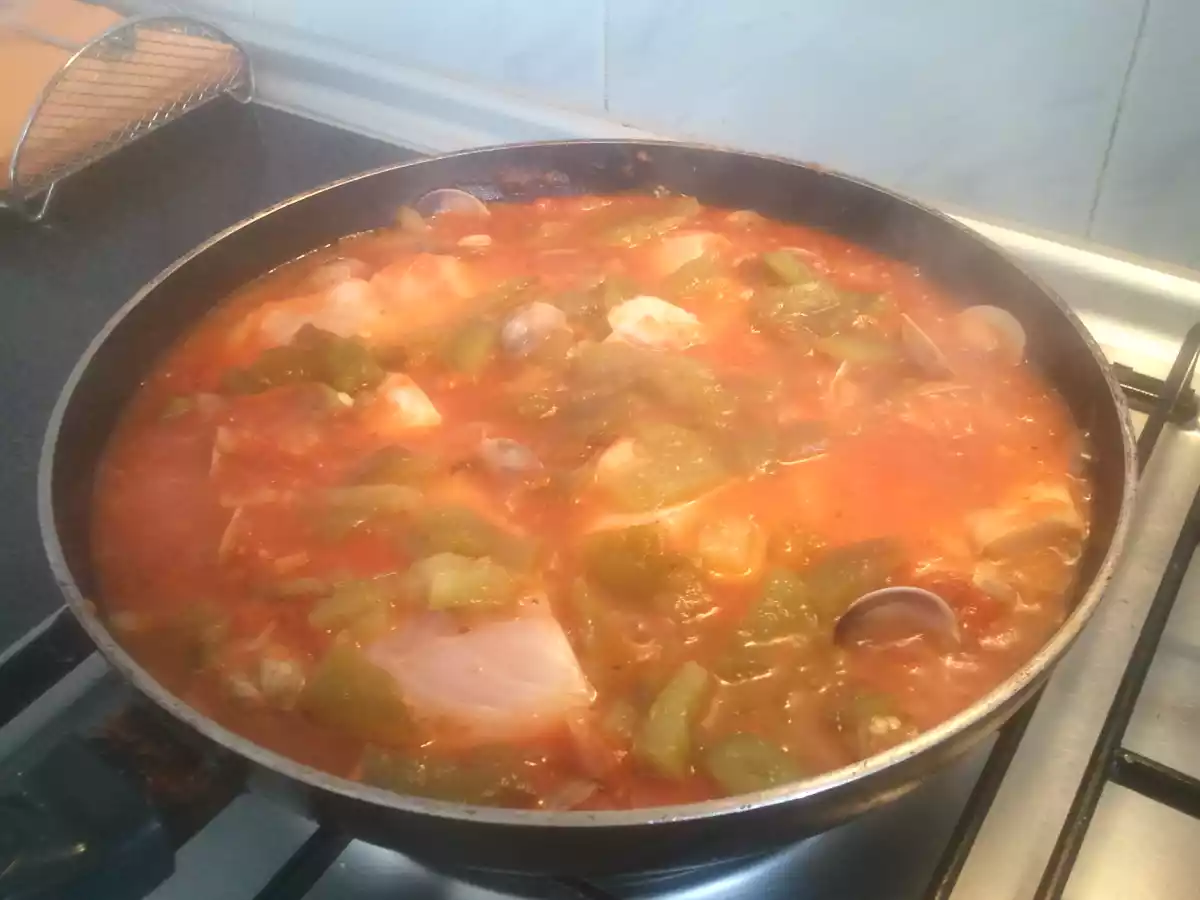 Panga con salsa de tomate y almejas - foto 8