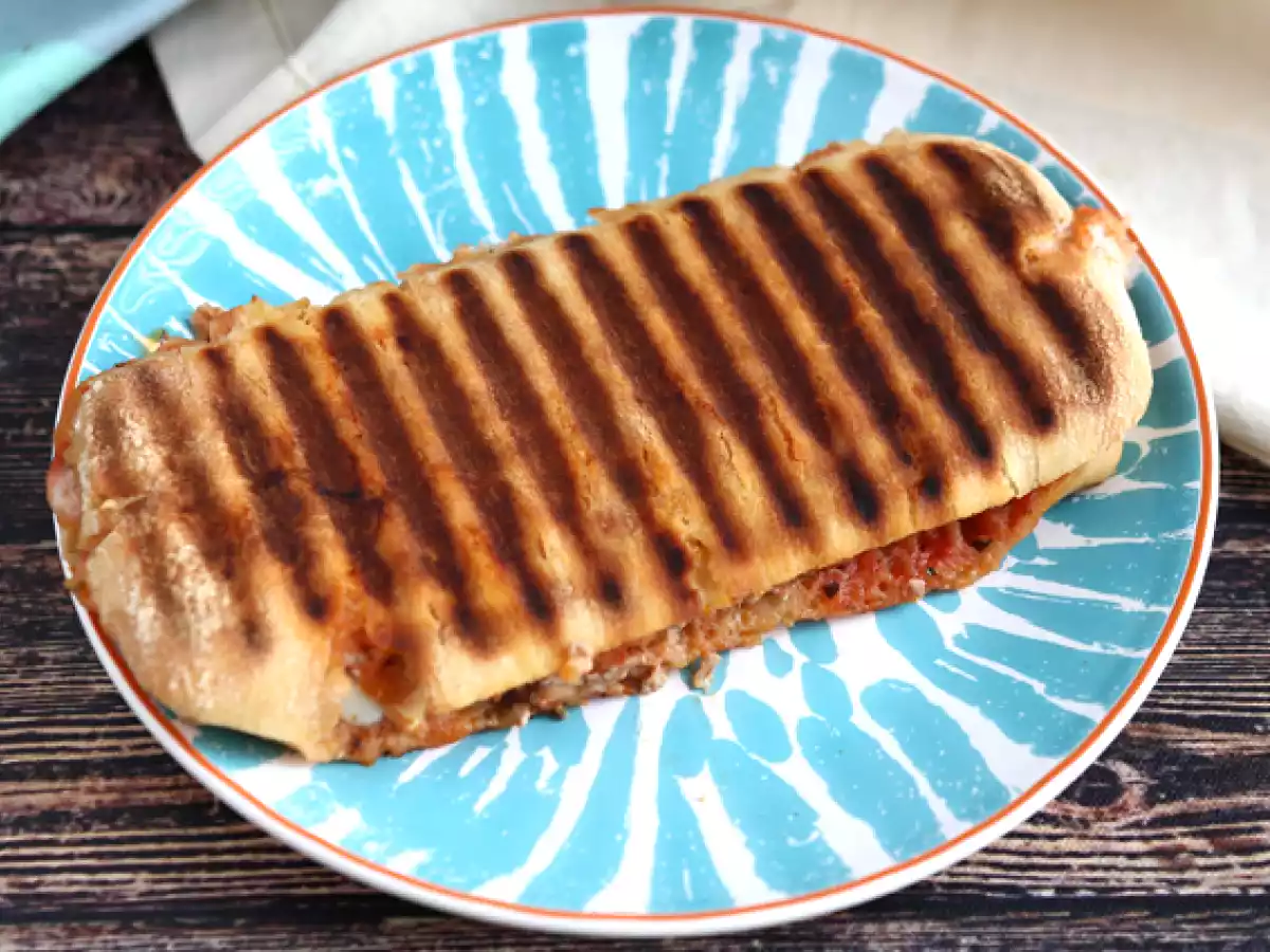 Panini de atún, tomate y alcaparras - foto 4