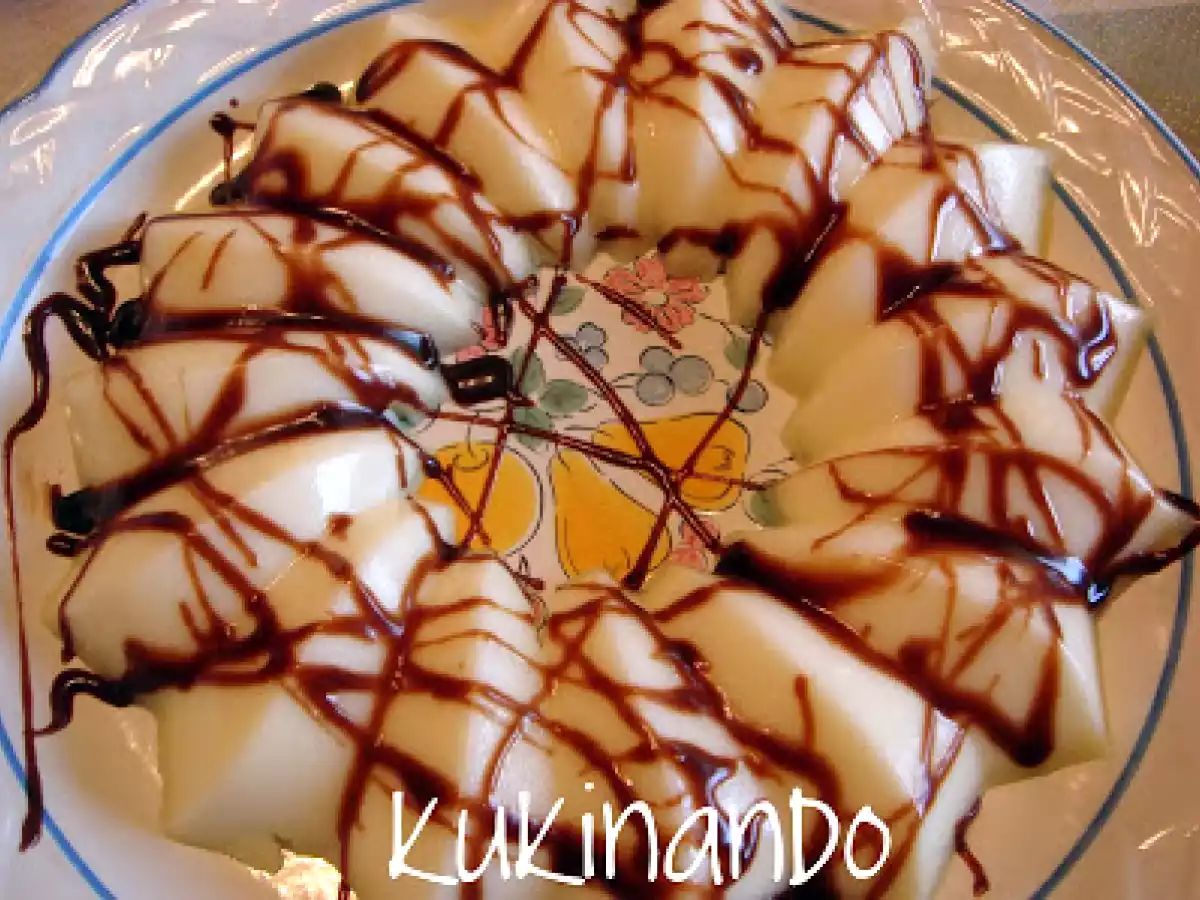 Panna cotta con sirope de chocolate