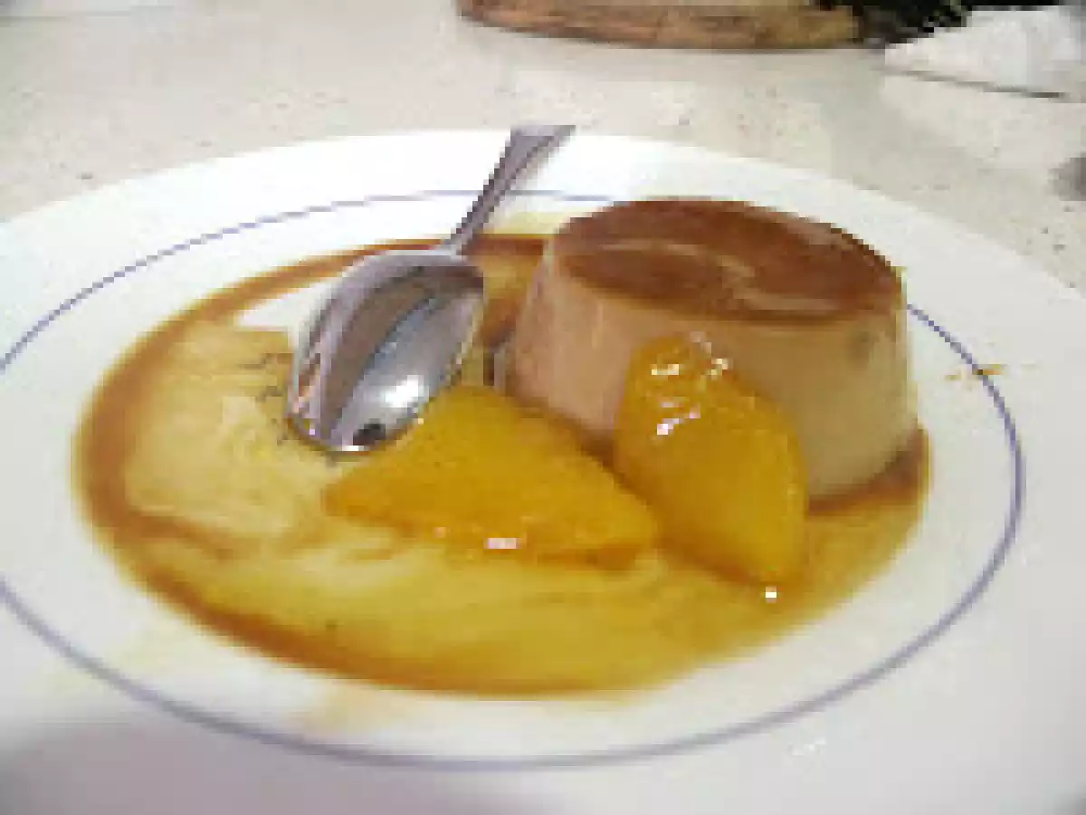 Panna cotta de café con melocotón caramelizado